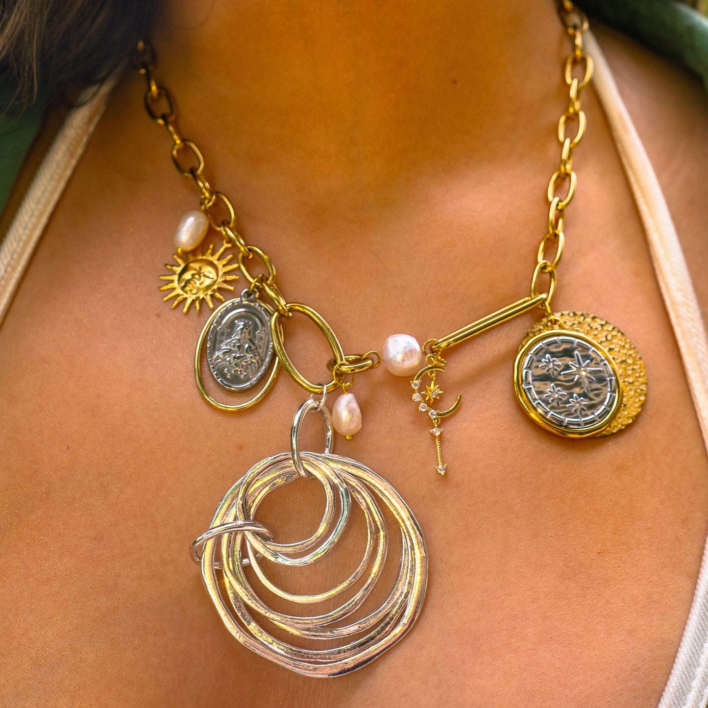 rie studio collier